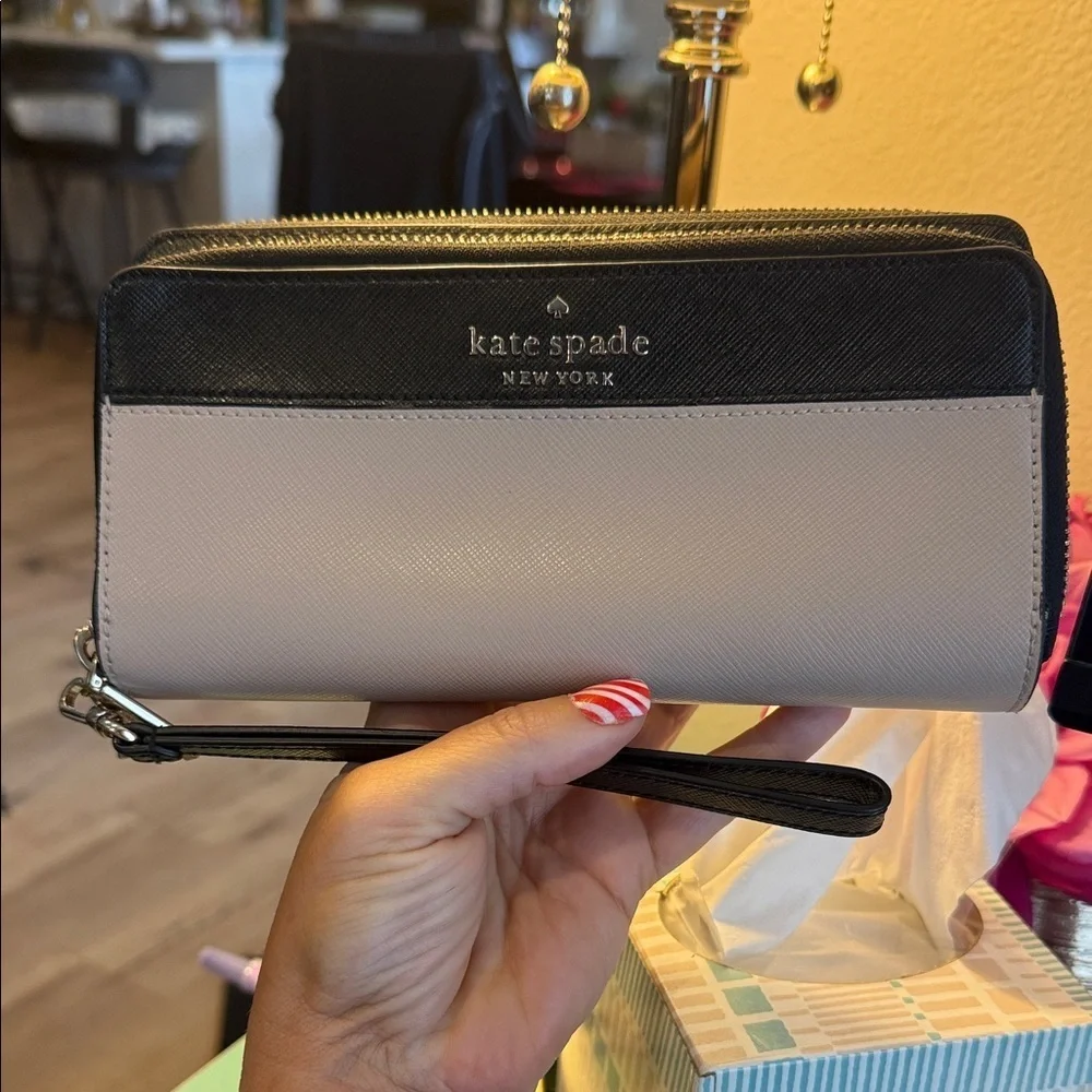 Kate Spade Black and Cream Wallet large wristlet zip card clutch designer